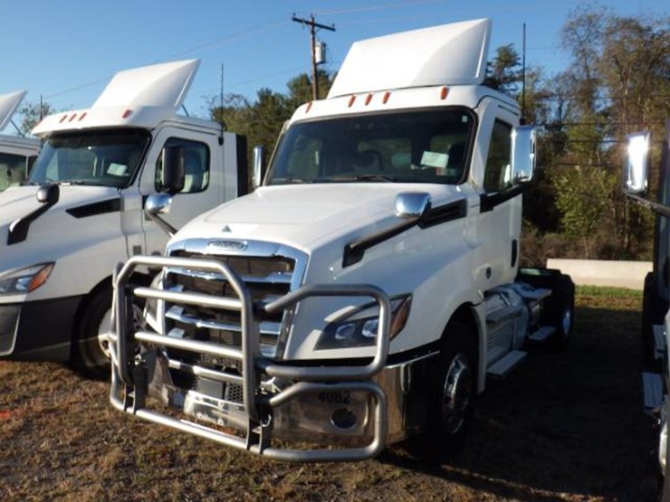 2020-freightliner-cascadia-126-image-1