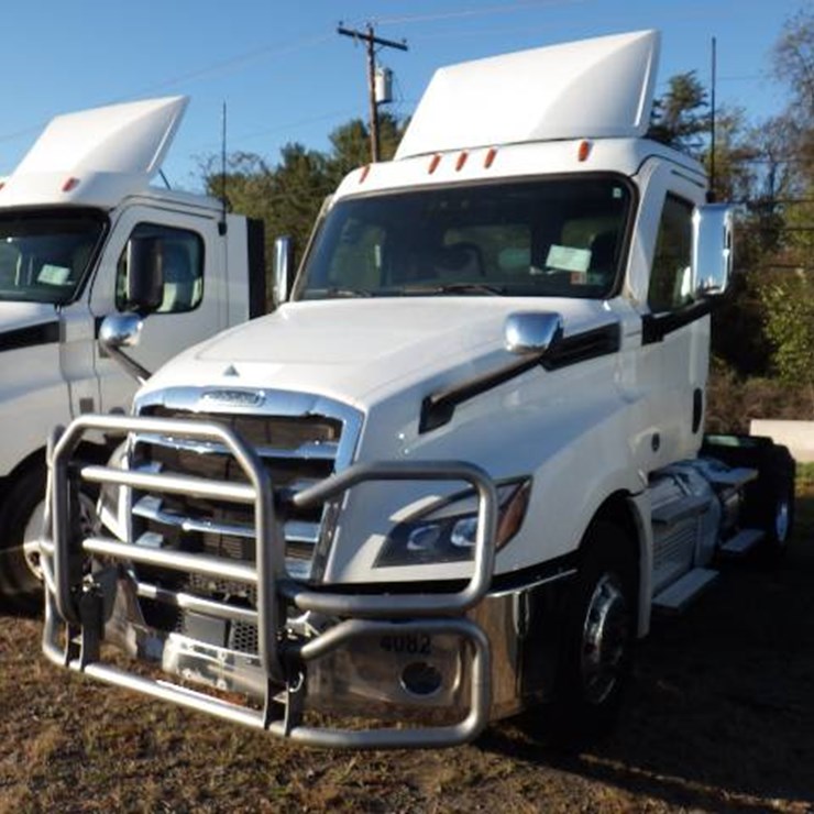 2020 FREIGHTLINER CASCADIA 126