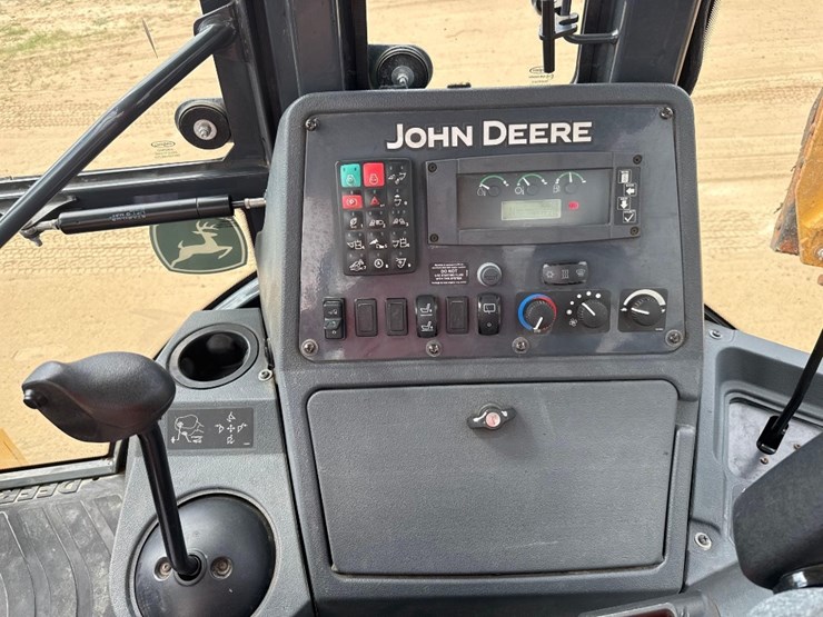 2018-deere-410l-image-27