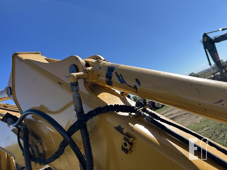 deere-200-lc-image-42