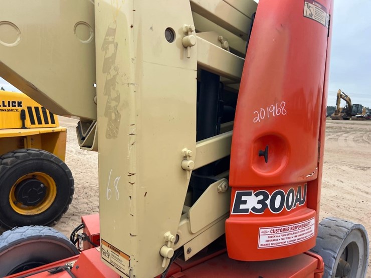 jlg-e300aj-image-14