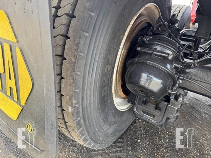 mack-granite-cv713-image-34