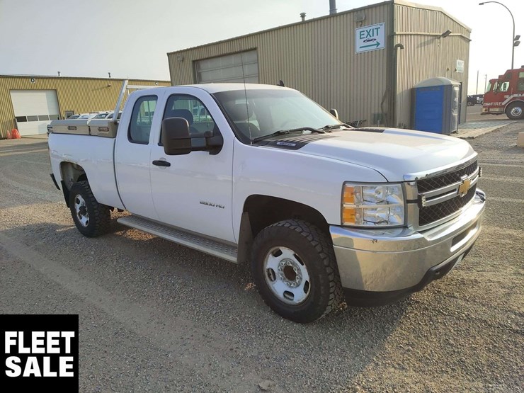 2013-chevrolet-silverado-2500hd-image-2