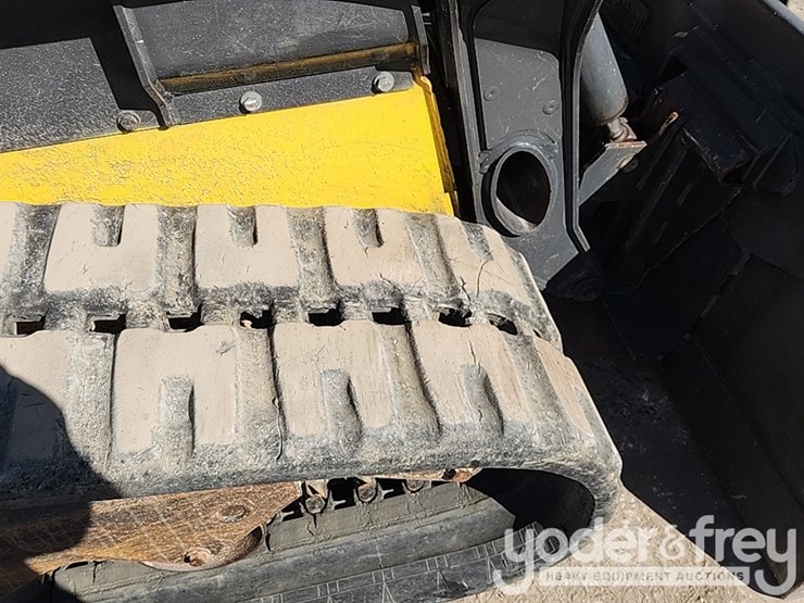 2018-new-holland-c232-image-11