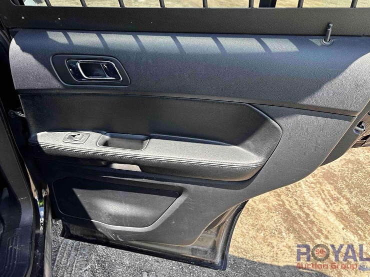 2019-ford-explorer-image-22