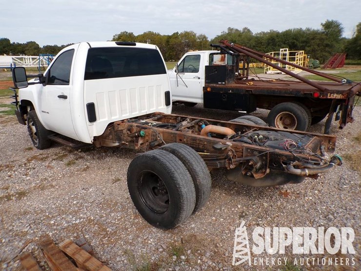 2013-chevrolet-3500hd-image-3