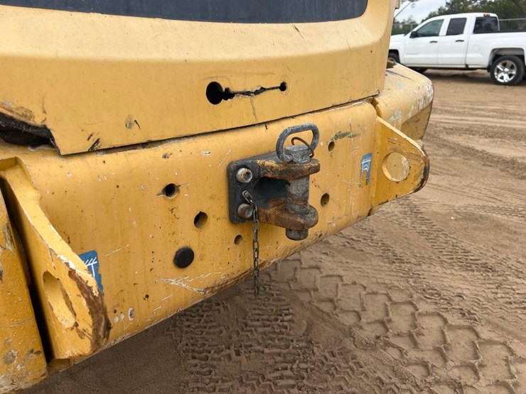 2018-deere-344l-image-21