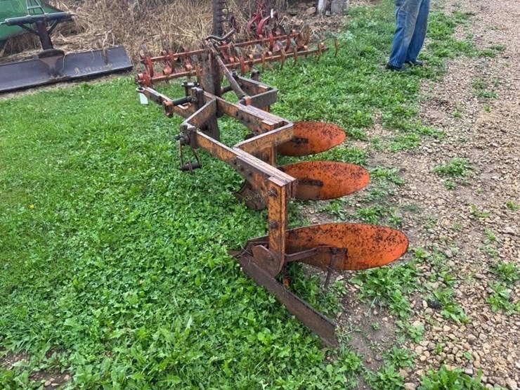 allis-chalmers-3-bottom-snap-coupler-plow-image-7