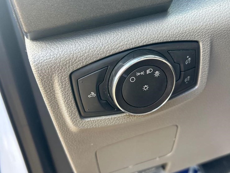 2019-ford-f350-xl-image-32