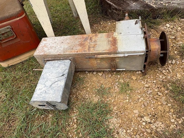 plastic-sink,-cooler,-lp-tank-heater-image-4