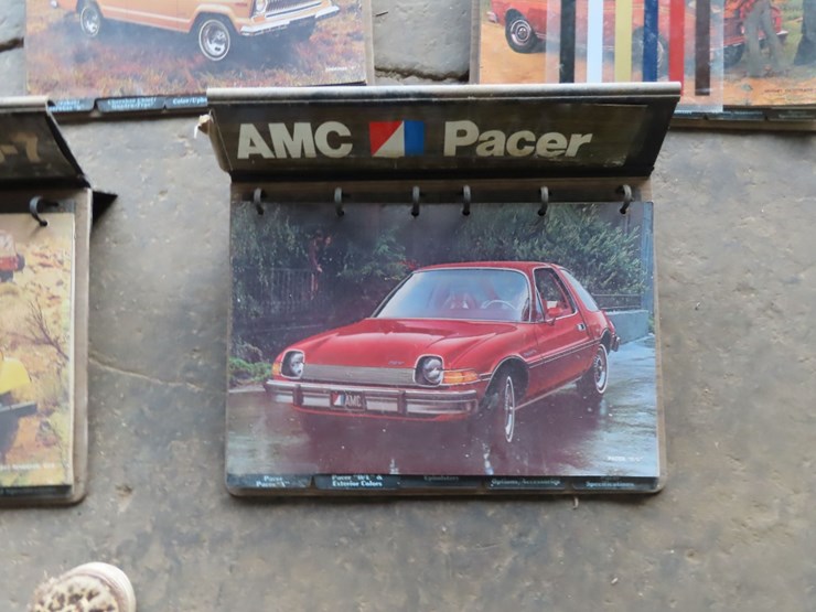 amc-jeep-dealership-display-books-1976-image-4