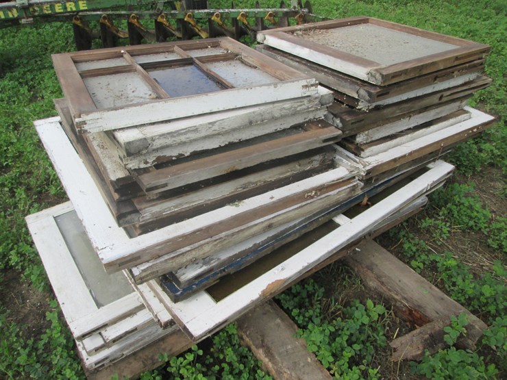 #5061-•-(2)-pallets-of-windows-image-6