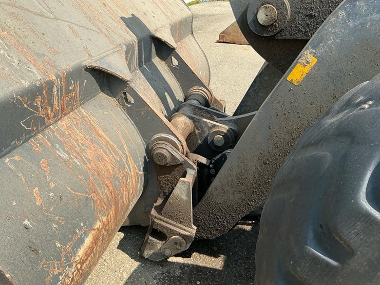 2018-deere-524k-image-18