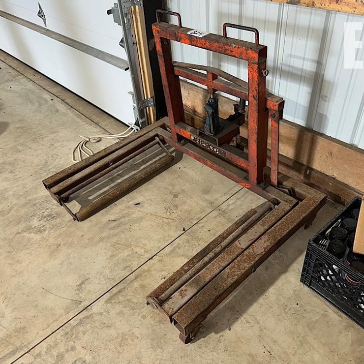 NESCO WHEEL LIFT