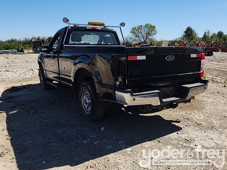 2020-ford-f250-xl-image-8