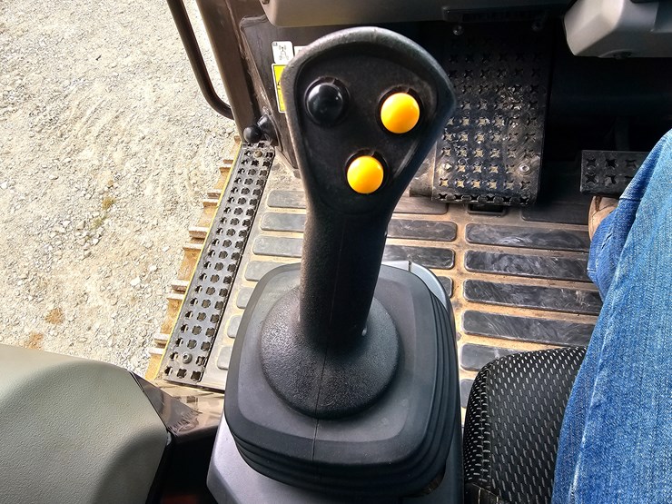 2023-caterpillar-953-image-62