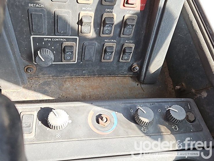 2003-deere-824j-image-29