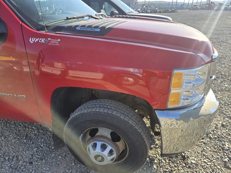 2013-chevrolet-3500hd-image-10