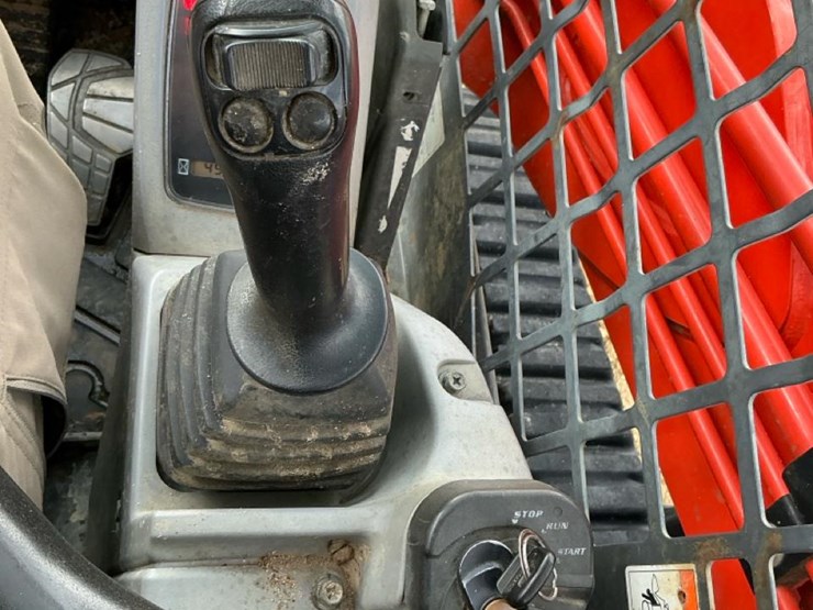 2012-kubota-svl75-image-37