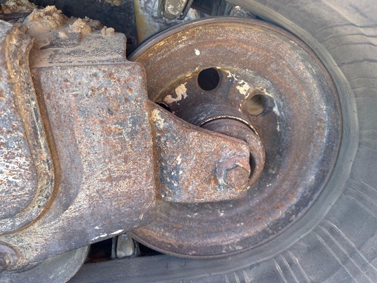 2012-john-deere-329d-image-14