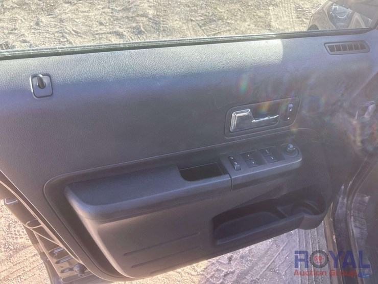 2010-ford-edge-image-11