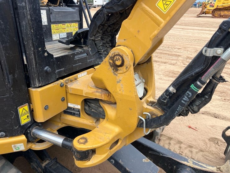 caterpillar-303-image-26