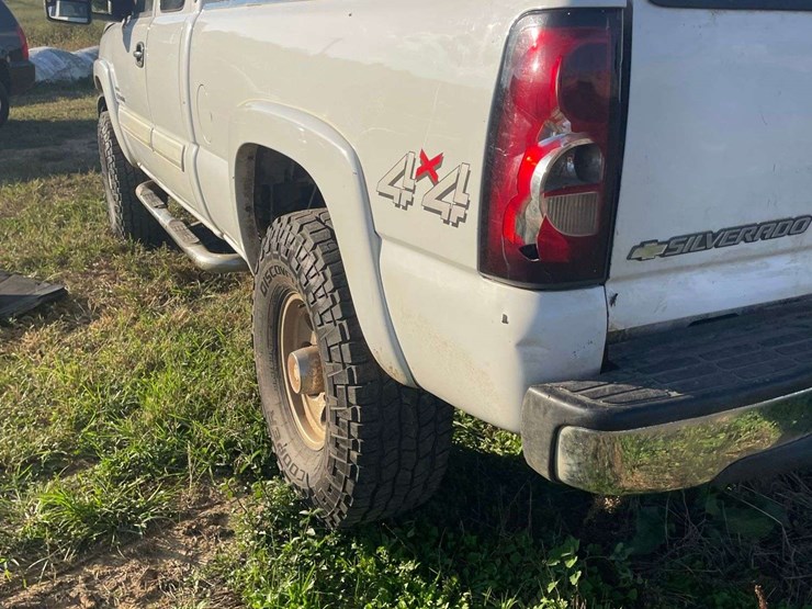 2003-chevrolet-2500-image-15