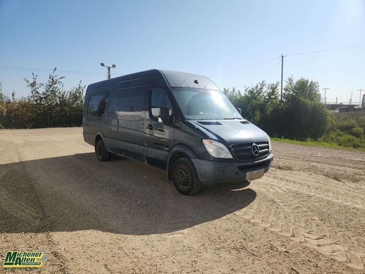 2013-mercedes-benz-sprinter-3500-image-2
