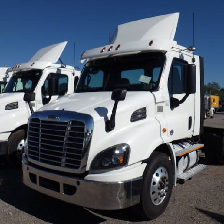 2017 FREIGHTLINER CASCADIA 113
