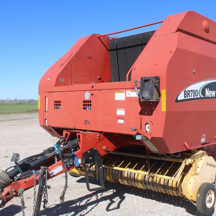 NEW HOLLAND BR780