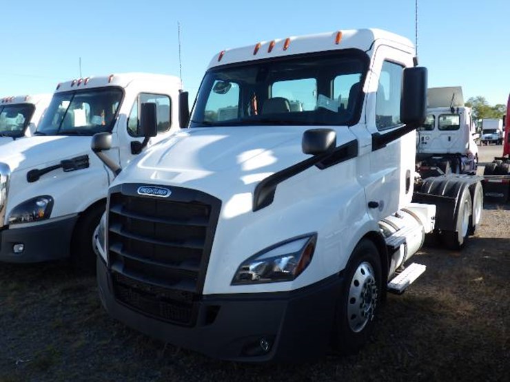 2019-freightliner-cascadia-116-image-1