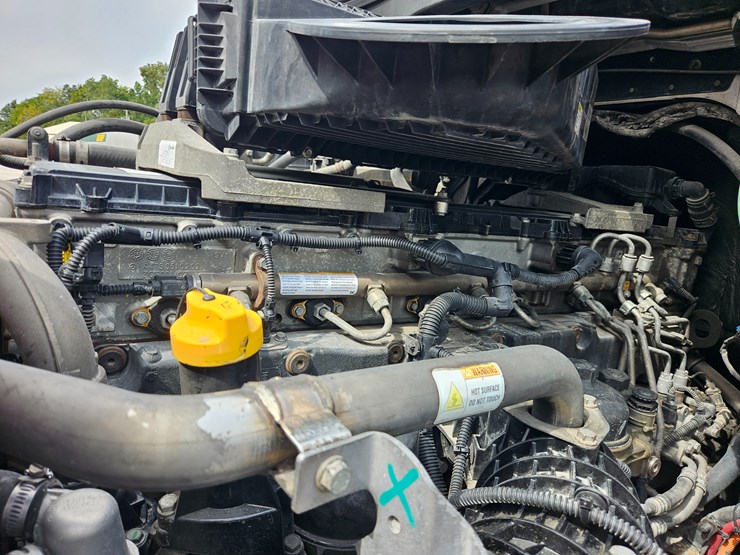 2019-freightliner-cascadia-126-image-34
