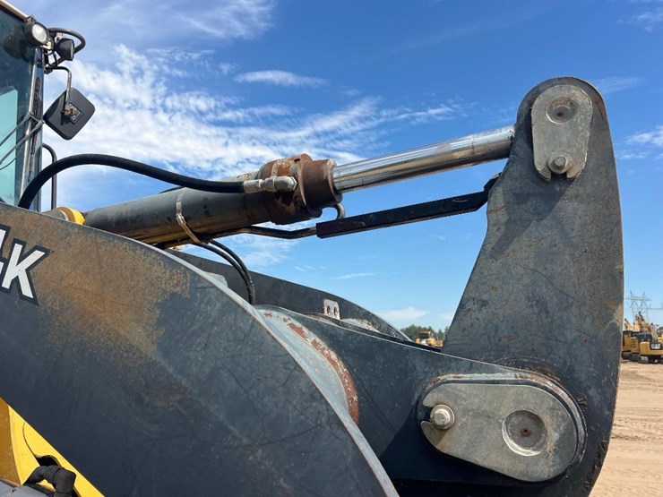 2009-deere-544k-image-23