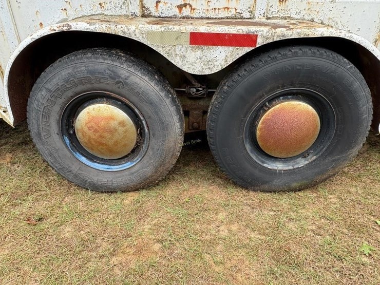 1989-better-built-gn2222lt-livestock-trailer-image-6