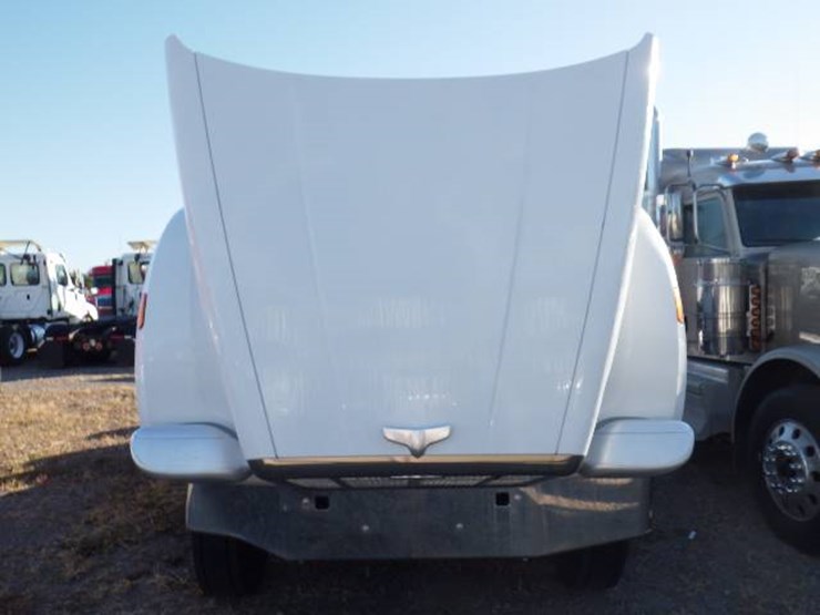 2019-peterbilt-567-image-14