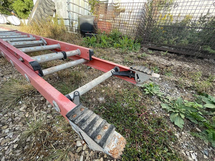 #1902-•-fiberglass-extension-ladder-image-2
