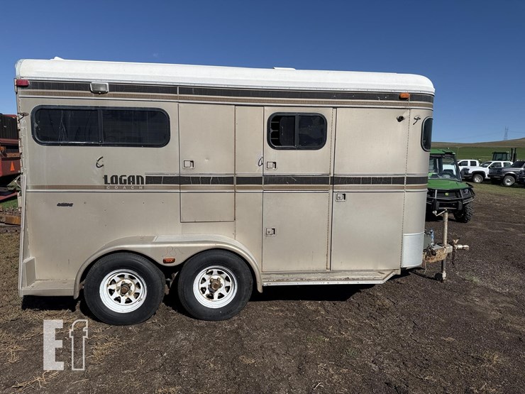 logan-2-horse-trailer-image-4