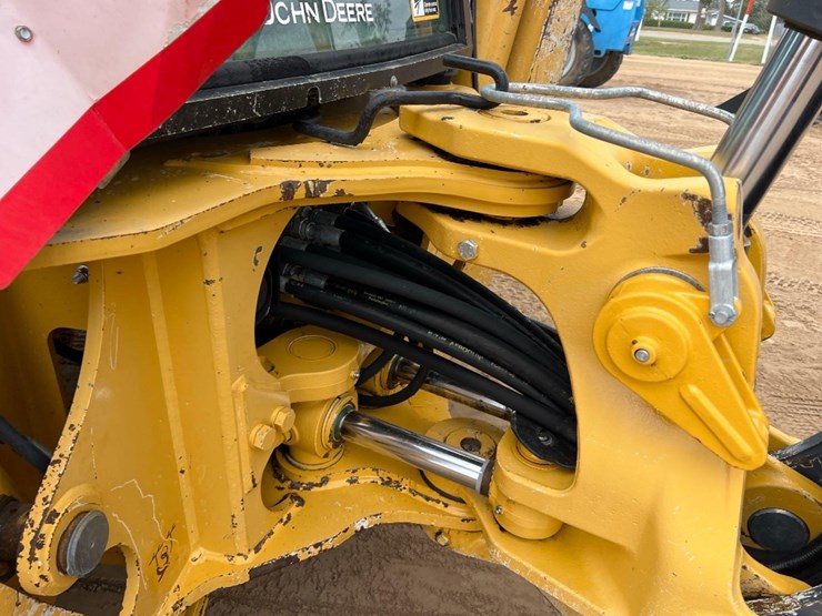 2017-deere-410l-image-34