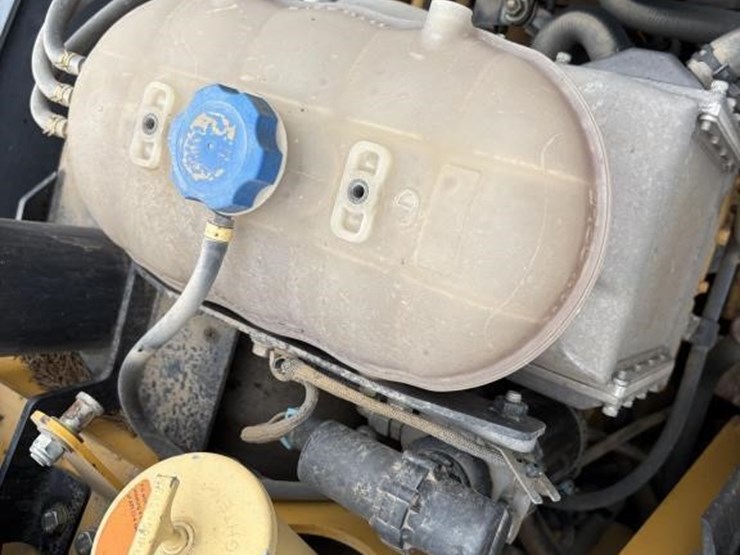 2012-deere-210lj-image-44