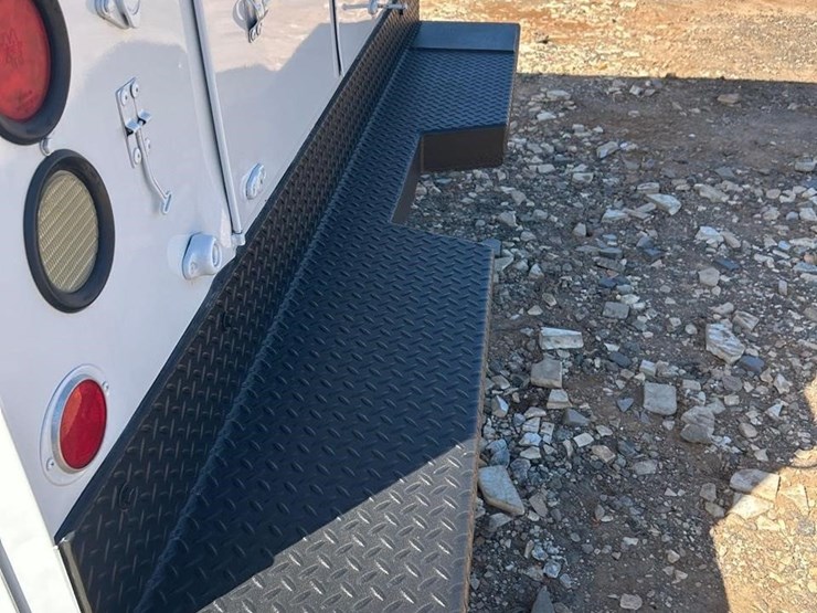 2023-chevrolet-silverado-6500hd-image-16