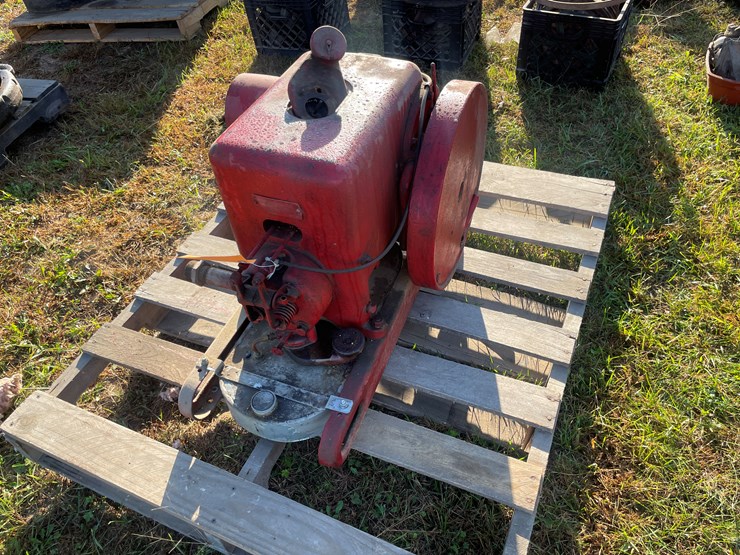 #5073-•-mccormick-hit-and-miss-engine-image-3