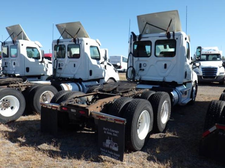 2018-freightliner-cascadia-126-image-5