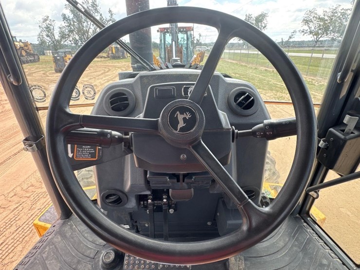 2018-deere-410l-image-25