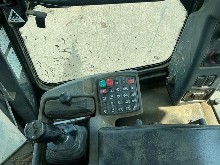 2018-deere-524k-image-57