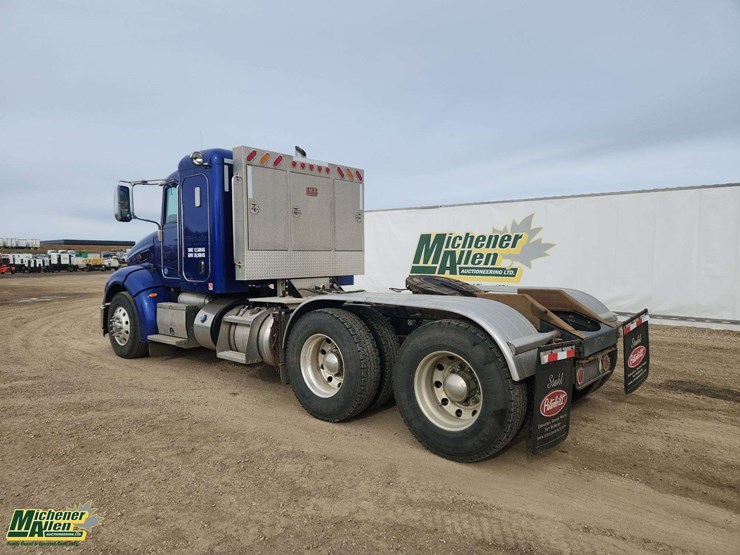 2014-peterbilt-384-image-2