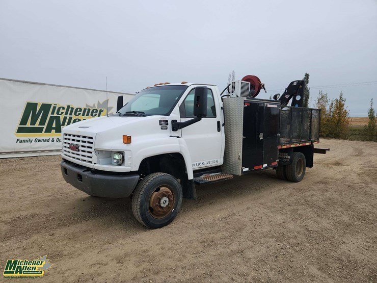 2005-gmc-topkick-c5500-image-1