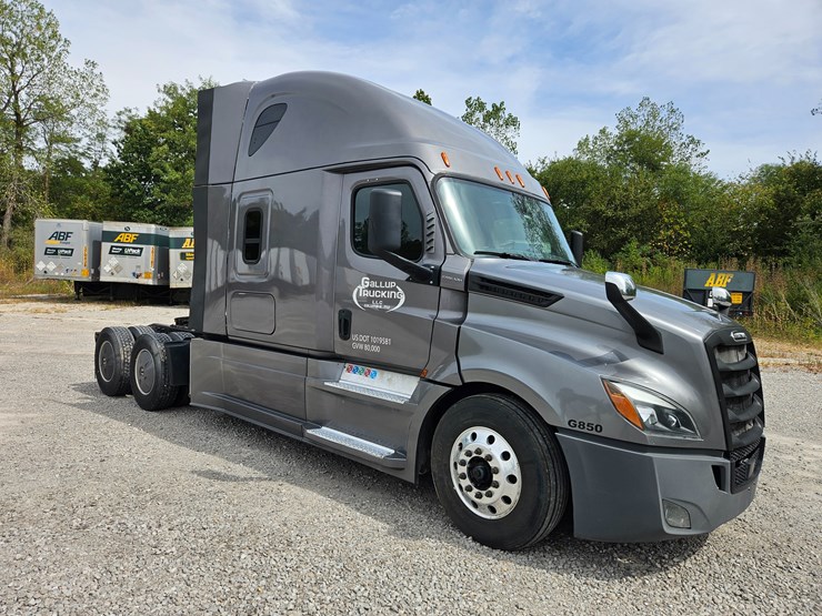 2019-freightliner-cascadia-126-image-28