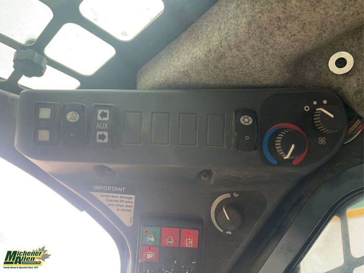 2013-deere-332e-image-11