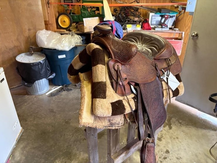 western-saddle-&-riding-chaps-image-3
