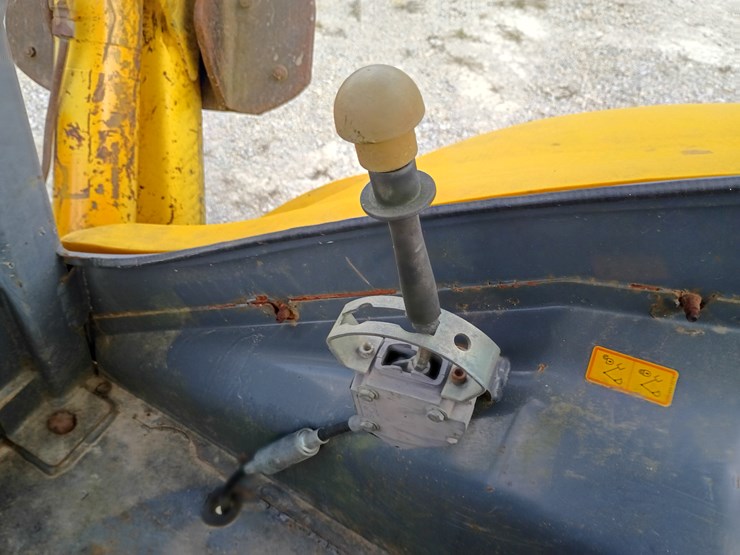 new-holland-lb75-image-47